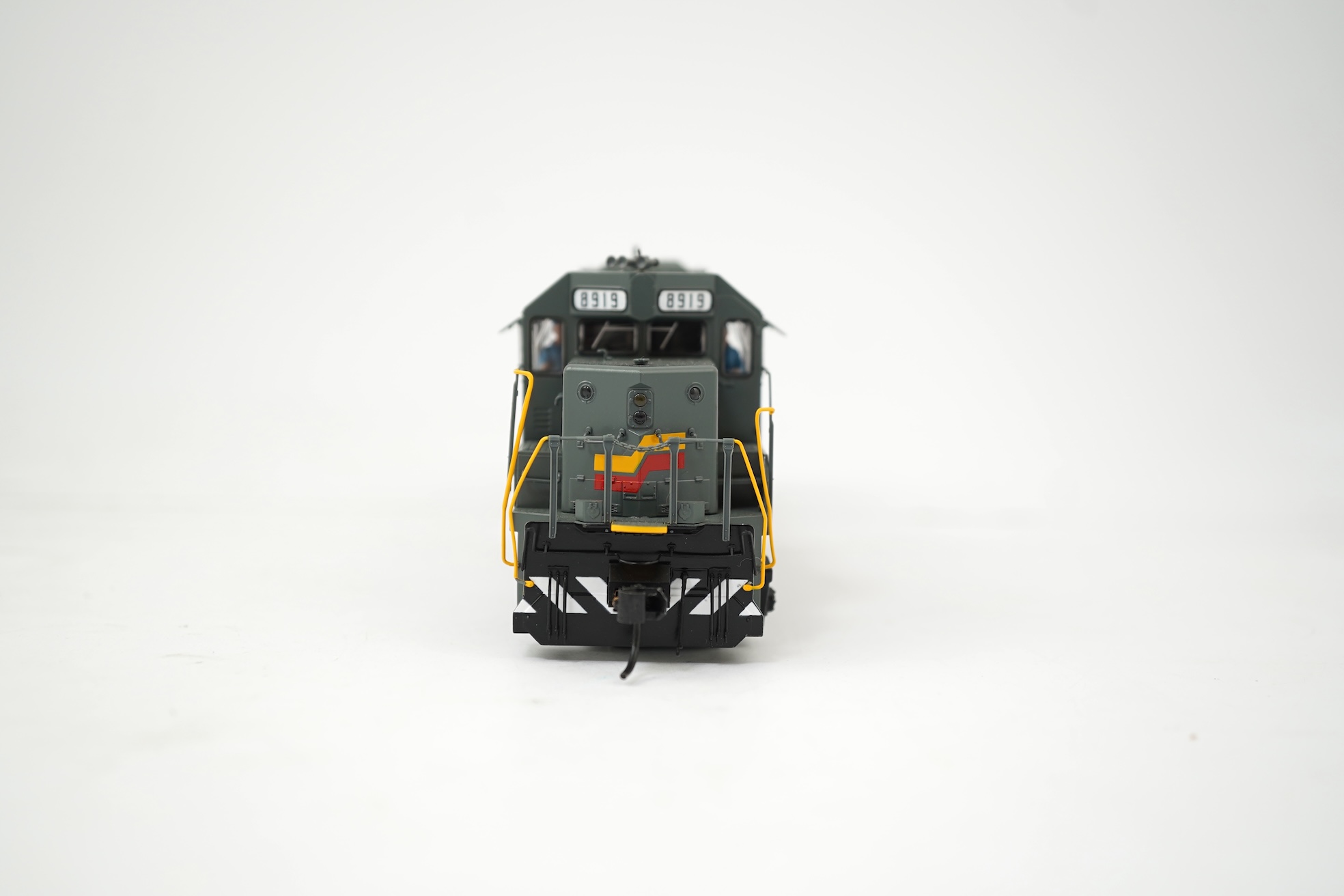 A boxed HO gauge Walthers Proto American outline Seaboard System Co-Co diesel locomotive, 8919, (920-48065).